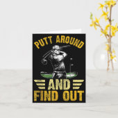 Putt Around And Find Out Funny Golf Quote  カード (黄色い花)