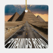 Pyramids Road Egypt Desert Landmark Art セラミックオーナメント (裏面)