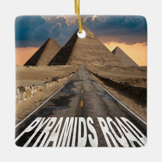 Pyramids Road Egypt Desert Landmark Art セラミックオーナメント (正面)