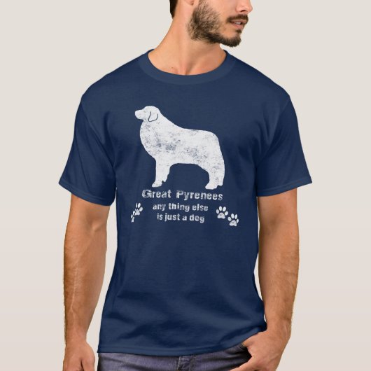 Pyrenees -素晴らしそれ以外は犬にすぎない tシャツ (正面)