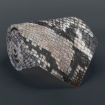 Pythonスネークスキン – リッチエレガントラグジュアリーファッション ネクタイ<br><div class="desc">動物界から与えられた素晴らしいパターンで、あなたの内なる獣を出しなさい。これはPythonの肌であり、私は私の非常に自分のPythonの肌から高解像度の写真を取ったので、それは素晴らしい詳細を持っている。写真買の写真には特に自分が撮る皮膚は感じ、ストック写真の写真が提供する画像は、私が目指していたような詳細な本物の外観を持っていなかった。私はこの顔が大好きだ。それでエレガントも、ショー実在ストッパーとソウオのトレンディー。この見た目は、このアイテムを持つにはあまりにも素晴らしいことなので、私はもう少し作成した。私の店をチェックインする:パターン – Python。</div>