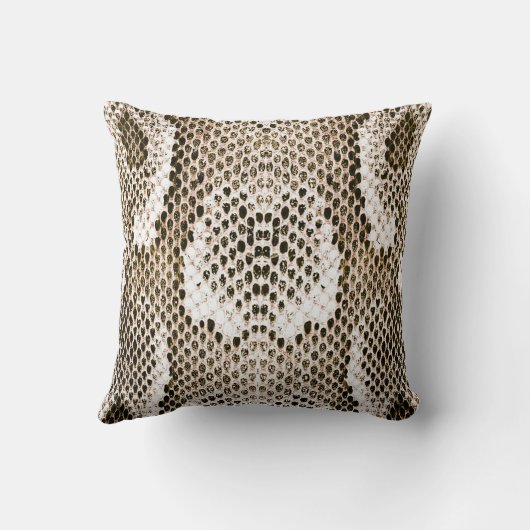 python skin, snake pattern, animal skin pattern de クッション (裏面)