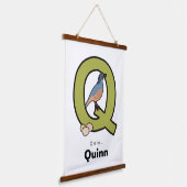 Qは… パーソナライズされた 吊り下げ型タペストリー (傾斜あり)