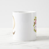 Qレター金ゴールドモノグラムピンクホワイトマゼンタフローラ ジャンボコーヒーマグカップ (正面)