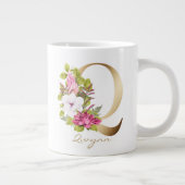 Qレター金ゴールドモノグラムピンクホワイトマゼンタフローラ ジャンボコーヒーマグカップ (右)