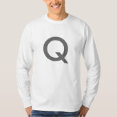 『Q』という文字の長袖性能シャツ Tシャツ (正面)