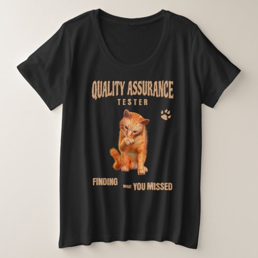 QAテスター 猫のユーモア プラスサイズTシャツ (デザイン正面)