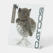 QATTOOSペデスタルサイン 台座サイン (正面)