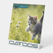 QATTOOSペデスタルサイン 台座サイン (正面)