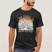 Qoute Yogi Zenを焼き払うために熱狂するヨガをする Tシャツ (正面)