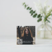 QRコモダンー付き角型写真用名刺 スクエア名刺 (スタンド正面)