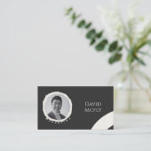 QRコーオーガニックドを使用したミニマリスト 名刺 (スタンド正面)