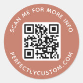 QRコードとカスタムテキストのテラコッタブラウン ラウンドシール (正面)