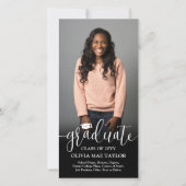 QRコードと2枚の写真モダンホワイトスクリプト卒業 案内状 (正面)