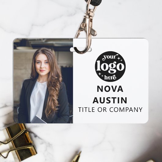 QRコードのビジネスロゴ付き従業員の白い写真ID バッジ