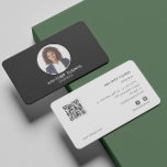 QRコードまたはロゴプロフェッショナルヘッドショットフォトブラック 名刺<br><div class="desc">プロフェッショナルエレガントとミニマルモダンリストフォトビジネスカードクラシック白黒で、ヘッドショットの写真や写真、名前、役職、ロゴやQRコードなどの詳細を前面に表示でき連絡る。このカードにはソーシャルアイコン(instagram、facebook)とソーシャルアカウントの宇宙がある。この名刺は不動産や金融サービスのプロフェッショナルに実在最適である。例えば、不動産仲介業者、実在不動産代理店、保険代理店、弁護士、アカウント。他のソーシャル・アイコンは必要か？感じ連絡無料 citronelladesign@gmail.comで他の色が利用可能</div>