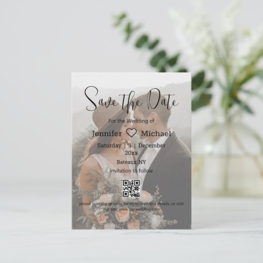 qrコードカップルの色あせた写真の日付を保存結婚する 案内ポストカード (スタンド正面)