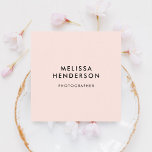 QRコードガーリープロフェッショナルミニマル赤面ピンク スクエア名刺<br><div class="desc">QRコードをモダン搭載したミニマルカスタムリストと名刺。</div>