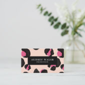 QRコードグラムピンク赤面ヒョウ印刷 名刺 (スタンド正面)