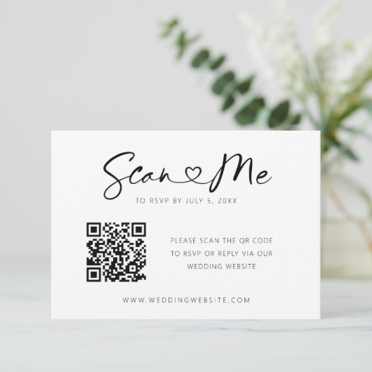 QRコードハートフォントミニマル結婚式RSVPカード エンクロージャーカード (スタンド正面)