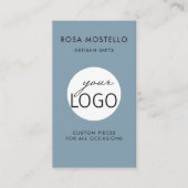 QRコードブルー淡い色のアーティザンロゴ縦線 名刺 (正面)