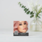 QRコードメーモダンクアップアーティストスクエアバスイン スクエア名刺 (スタンド正面)