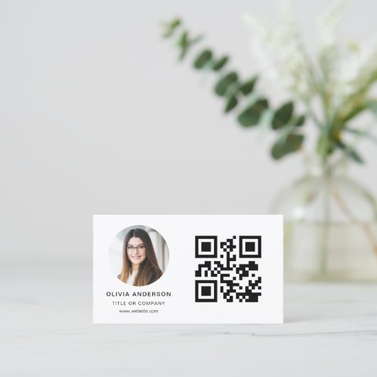 QRコードモダンソーシャルメディアを使用したミニマル写真 名刺 (スタンド正面)