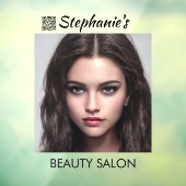 QRコード付きの美しいダークヘアの女の子 ビューティーサロン ウィンドウサイン (シート3)