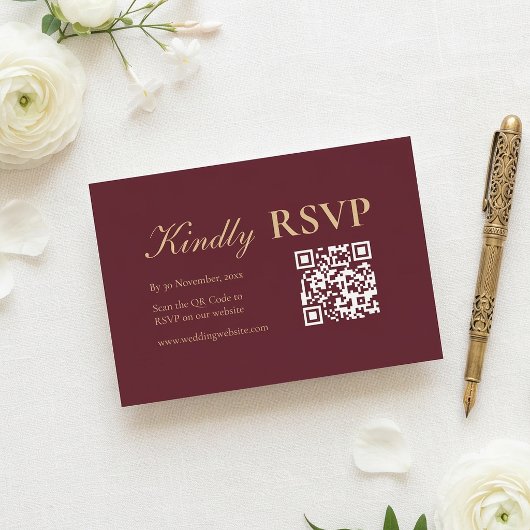 QRコード付きエレガントなバーガンディゴールドの結婚式RSVP 出欠カード
