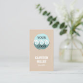 QRコード名刺、ソフトベージュロゴのミニマル化 名刺 (スタンド正面)