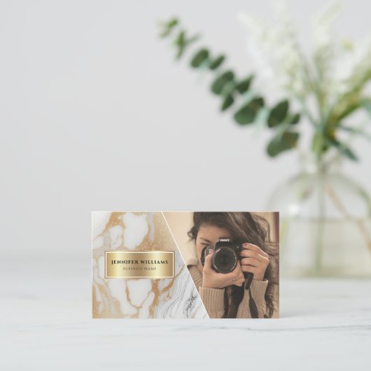 QRコード金ゴールド白大理石フォトグラファーモダン 名刺 (スタンド正面)