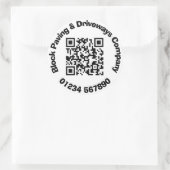 QRコードClを使用したブロック舗装作業者と車道作業者 ラウンドシール (バッグ)