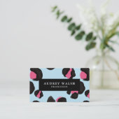 QRコードGLAMピンク黒ライトブルーヒョウ印刷 名刺 (スタンド正面)