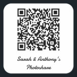 QRコーパーソナライズされたドの写結婚真共有Webサイト スクエアシール<br><div class="desc">QRコーユニークドと文字カスタムは、ゲスト間で写真を共有するため結婚に設計された四角いステッカーを強調する。</div>