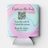 QRスキャン大理石ピンクブルーミックスを追加する愛をキャプチャ 缶クーラー (裏面)