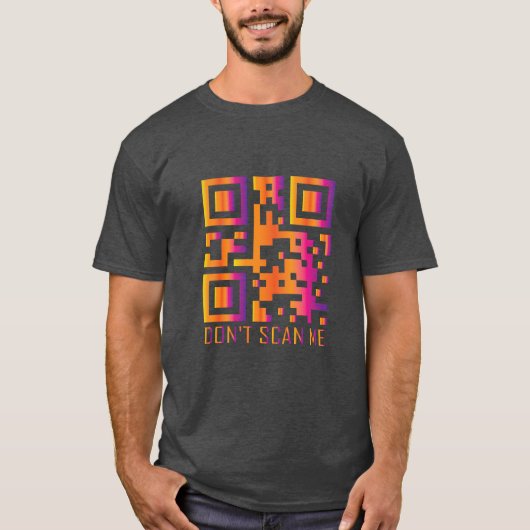 QRス転がキャンおもしろいコードがスキャンされない Tシャツ (正面)