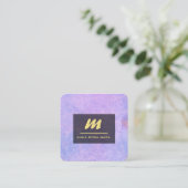 *~* QRラベンダーホワイト金ゴールドマゼンタイニシャルAP65 スクエア名刺 (スタンド正面)