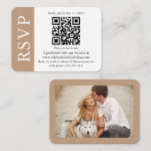 QR モダン RSVP写真結婚トープと白 エンクロージャーカード (正面/裏面)
