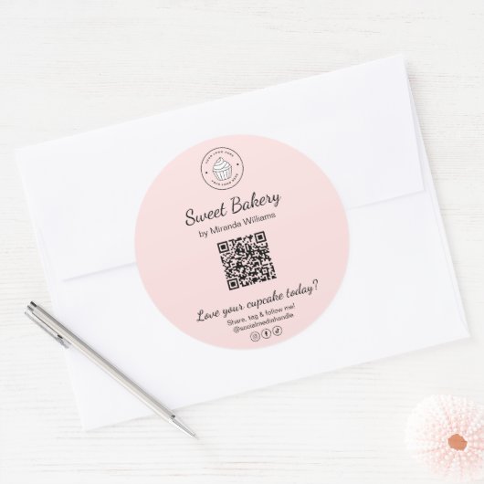 QR Code Bakery Logo Pink Business Sticker ラウンドシール (封筒)
