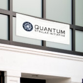 QSIプライマリロゴ – 屋外バナー 横断幕 (ビルの外側)