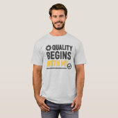Quality Begins With Me Positive Workplace Culture Tシャツ (正面フル)