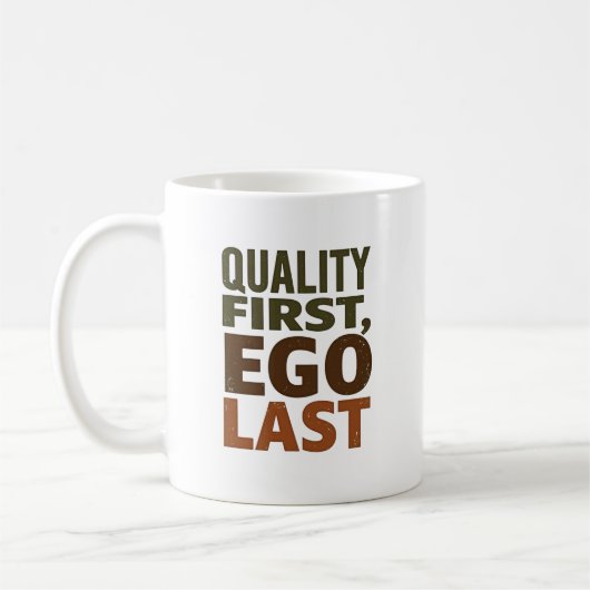 Quality First Ego Last コーヒーマグカップ (左)
