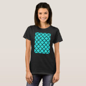 Quatrefoil Pattern In Black Outline On Aqua Blue Tシャツ (正面フル)