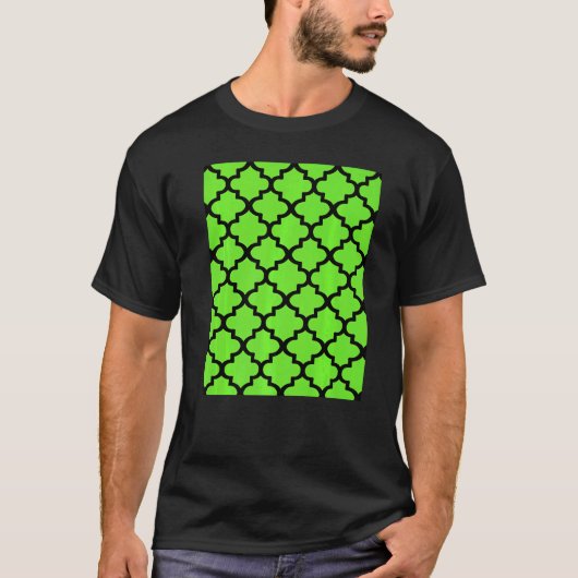 Quatrefoil Pattern In Black Outline On Vivid Green Tシャツ (正面)