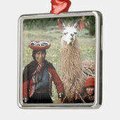 Quechua Womanと2つのLlamas写真 メタルオーナメント (左)