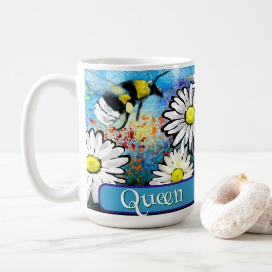Queen Bee Whimsical Bumblebee Daisies Personalized コーヒーマグカップ (ドーナツ)