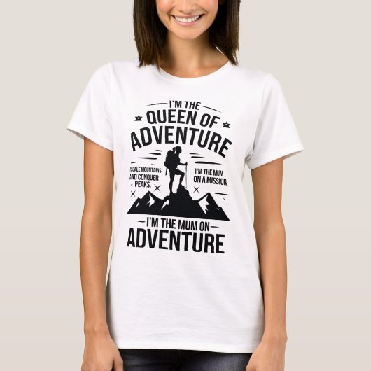 Queen of Adventure Hiking Mum Typography Design Tシャツ (正面)