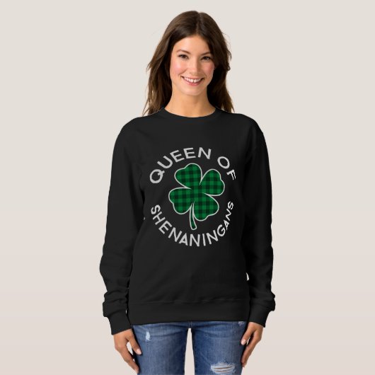 Queen Of Shenanigans Plaid Lucky C St Patrick's Da スウェットシャツ (正面フル)