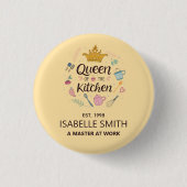Queen of the Kitchen Custom Name Design 缶バッジ (正面)