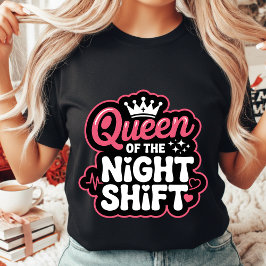 Queen of the Night Shift Funny Pink Nurse Crown Tシャツ